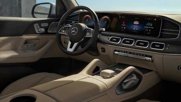 Mercedes GLS 2020 года приборная панель