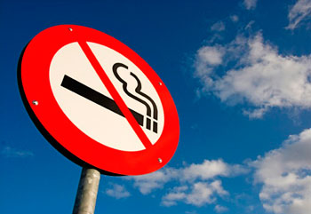 Курение за рулем может стать в России правонарушением