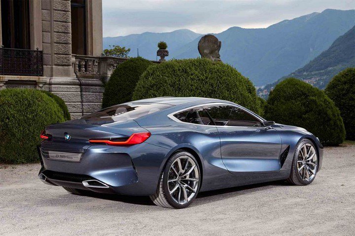 BMW 8 серии 2019 года синий - вид сзади